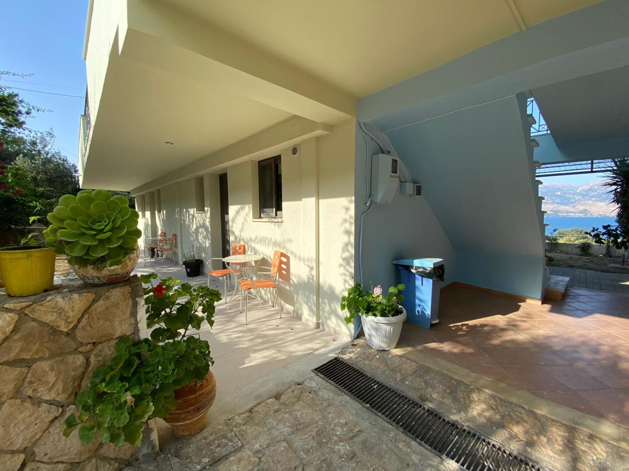 Mirovigli Family Rooms Lepedha Exterior photo