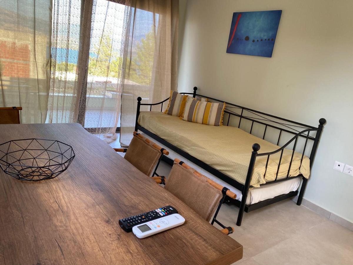 Mirovigli Family Rooms Lepedha Exterior photo