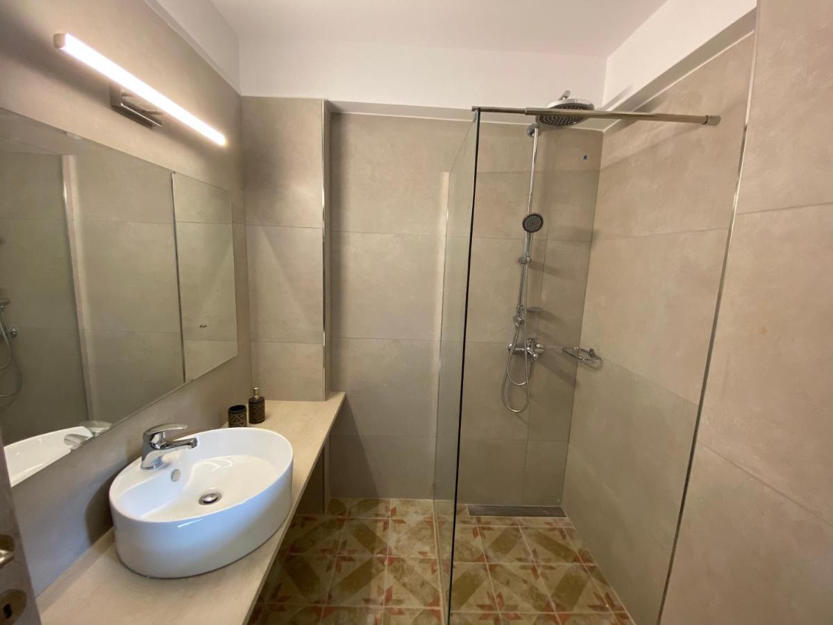 Mirovigli Family Rooms Lepedha Exterior photo